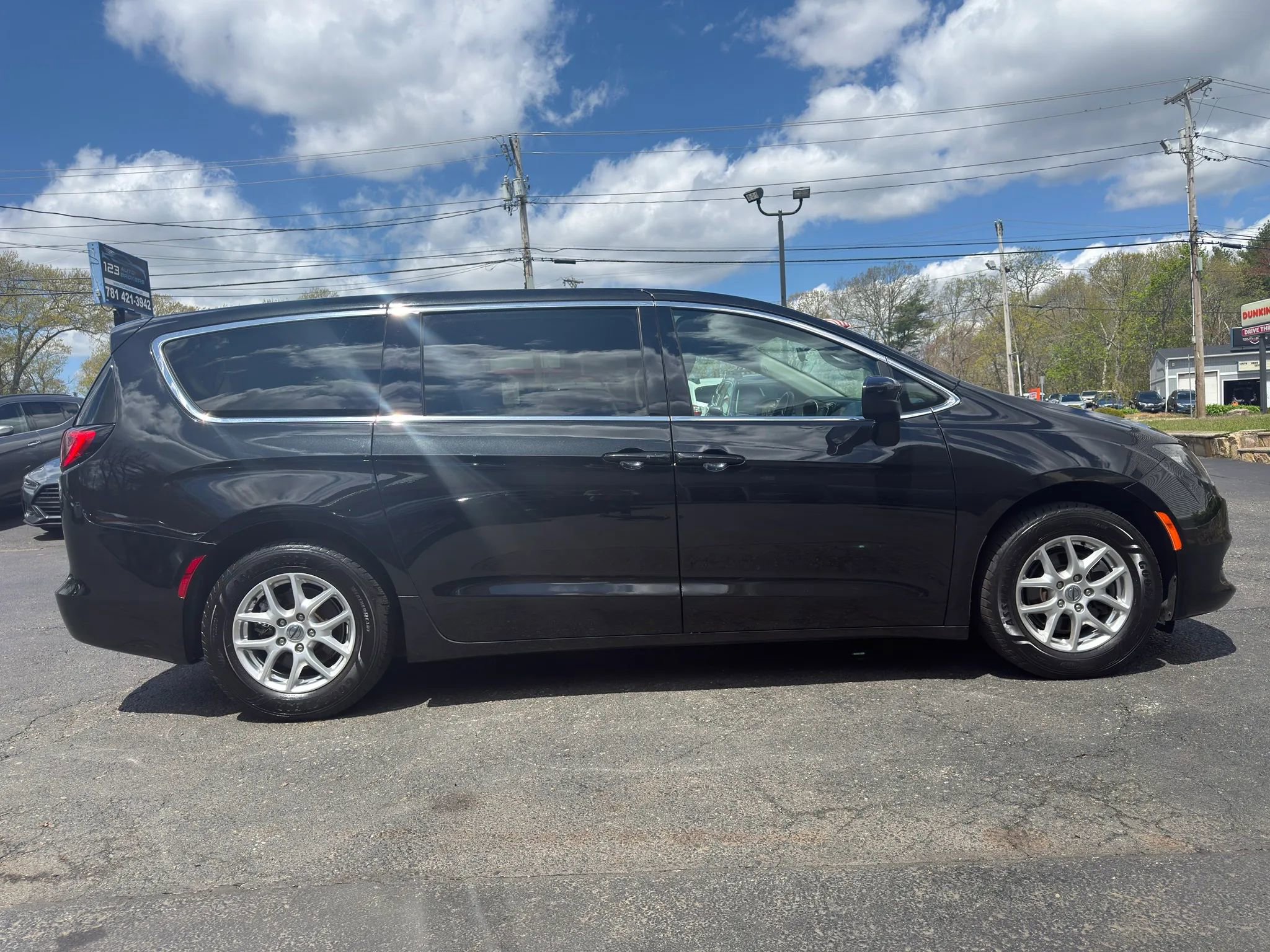 Used 2022 Chrysler Voyager LX FWD image 8