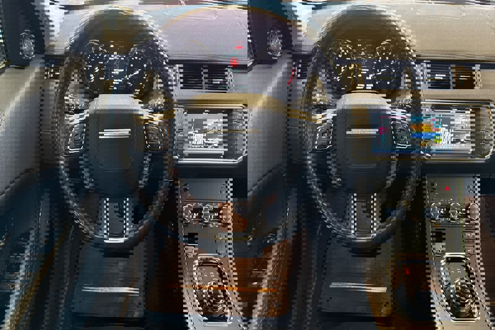 Used 2018 Land Rover Range Rover Evoque SE image 14