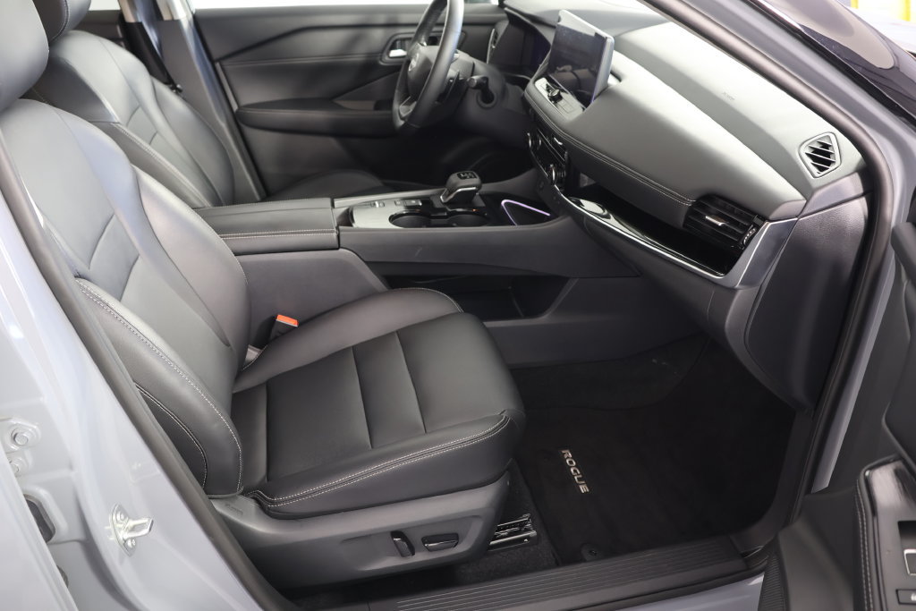 Used 2025 Nissan Rogue SL FWD image 22