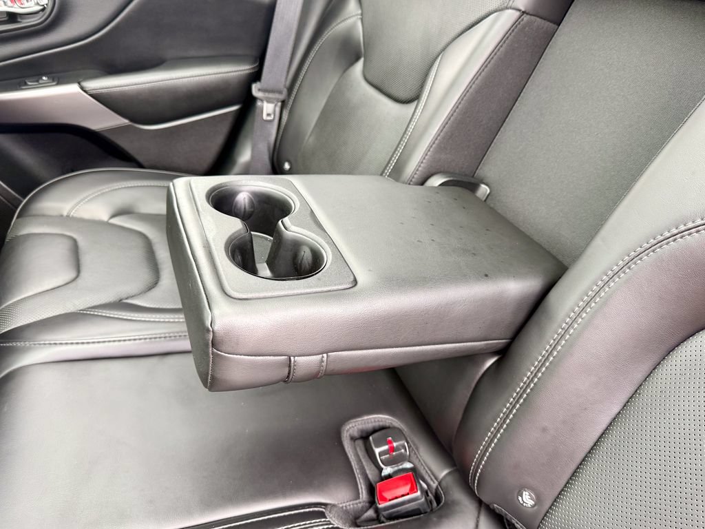 Used 2019 Jeep Cherokee Limited AWD/4WD image 37