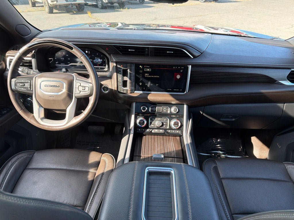 Used 2024 GMC Yukon Denali w/ Advanced Technology Package AWD/4WD image 10