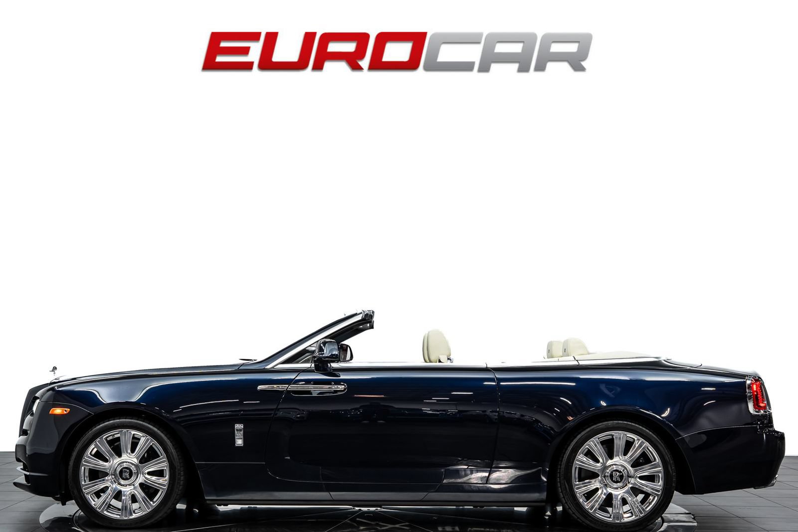 Used 2017 Rolls-Royce Dawn RWD image 2