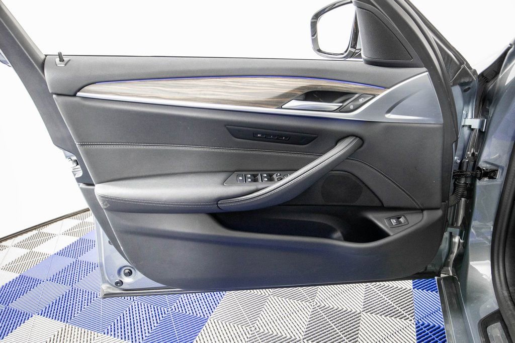 Used 2023 BMW 540i w/ Convenience Package image 13