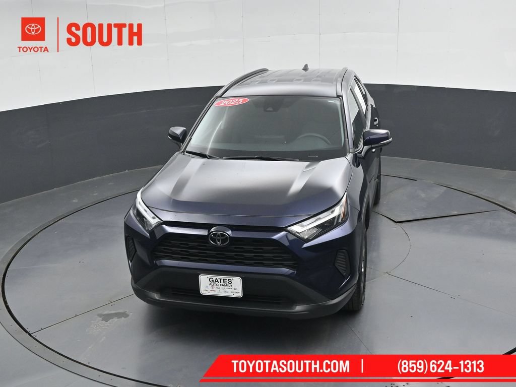 Used 2025 Toyota RAV4 XLE AWD/4WD image 46