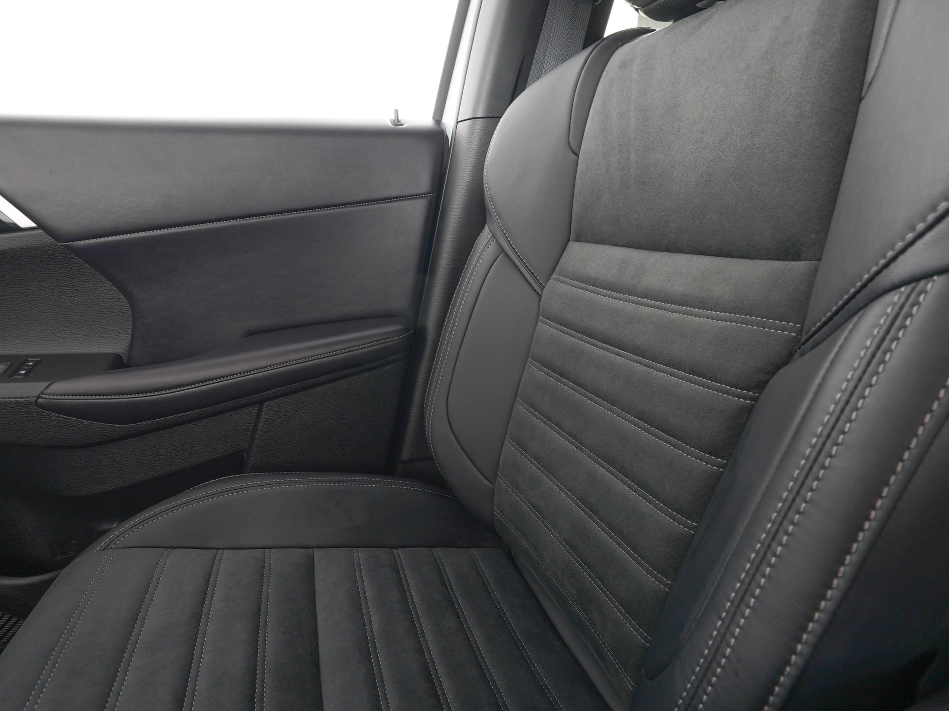 New 2026 Mitsubishi Outlander LE FWD image 19