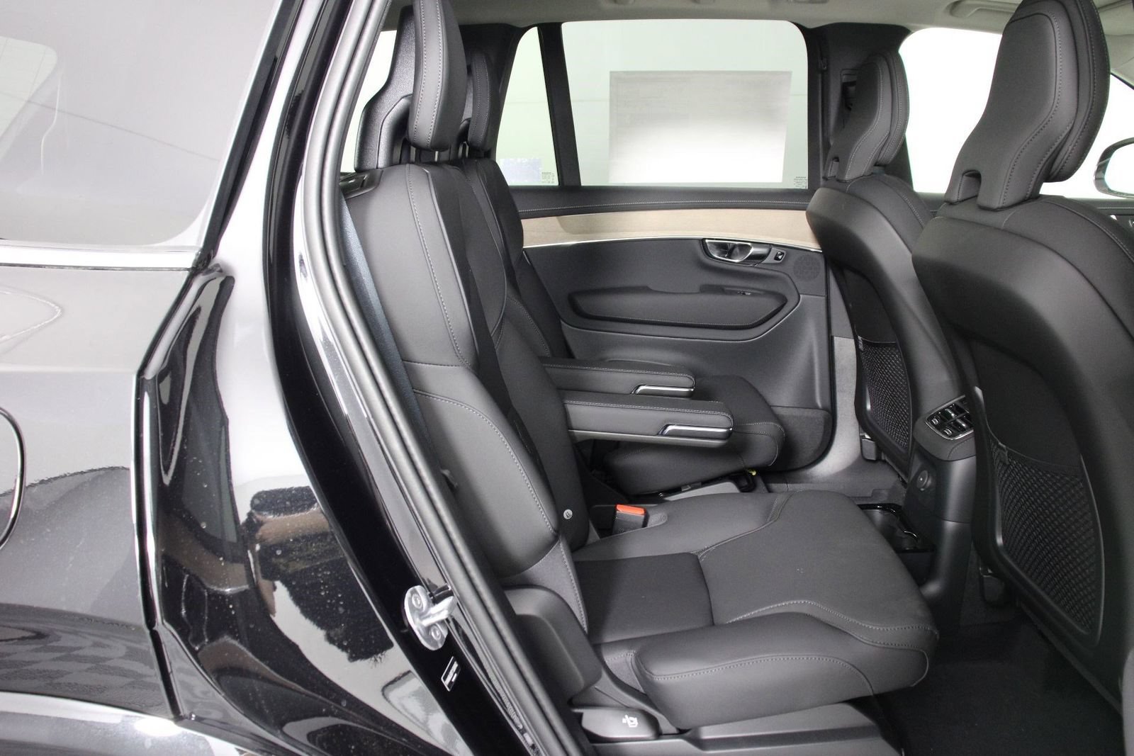New 2026 Volvo XC90 T8 Plus AWD/4WD image 11