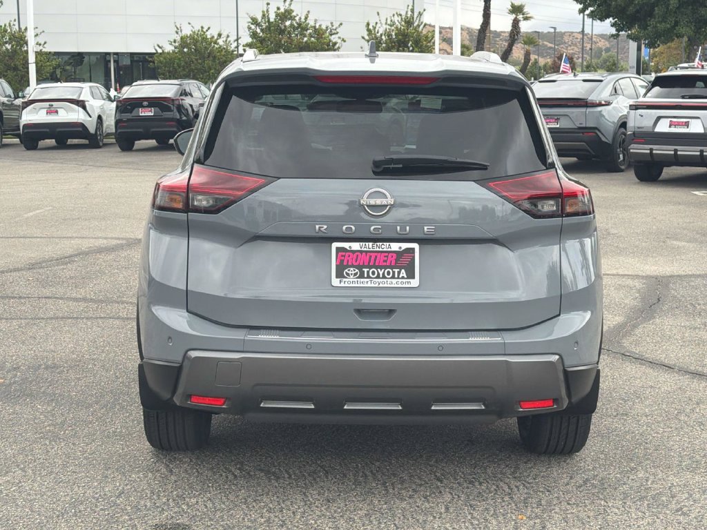 Used 2024 Nissan Rogue SL w/ SL Premium Package FWD image 4