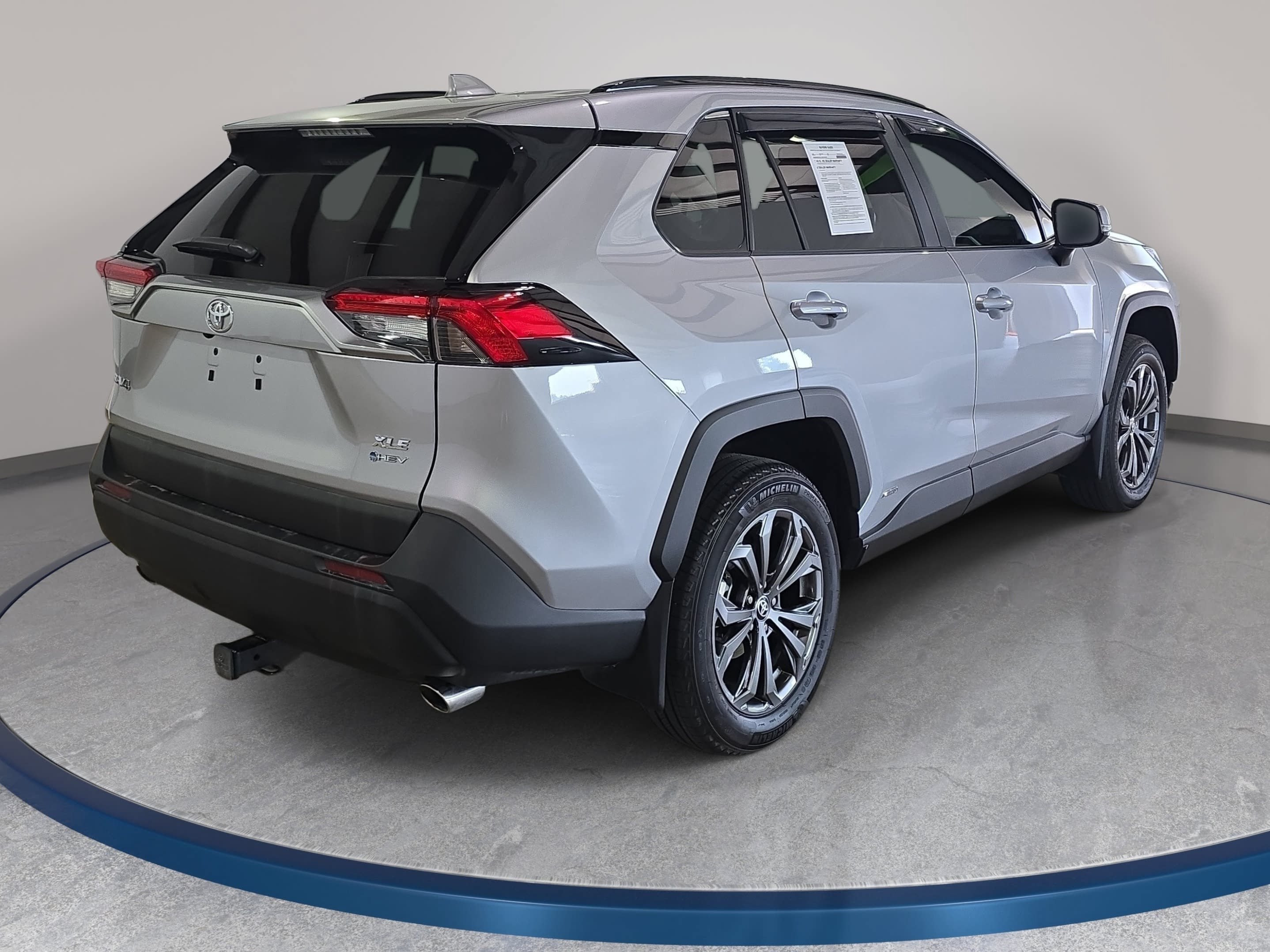 Used 2025 Toyota RAV4 XLE Premium AWD/4WD image 6