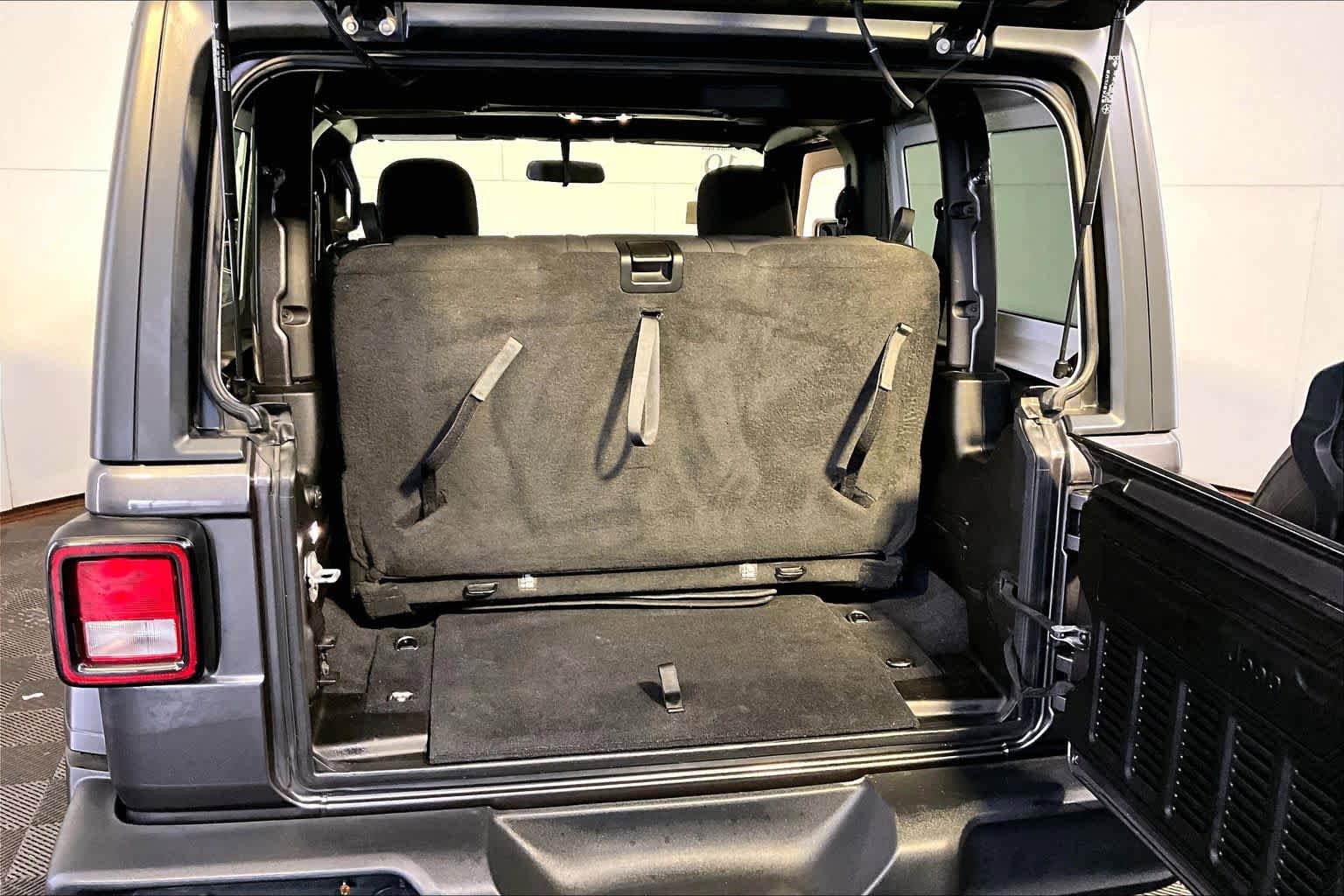 Used 2019 Jeep Wrangler Sport AWD/4WD image 35
