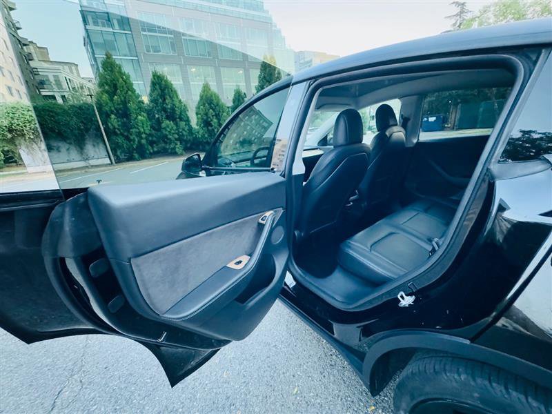 Used 2021 Tesla Model Y Long Range image 27