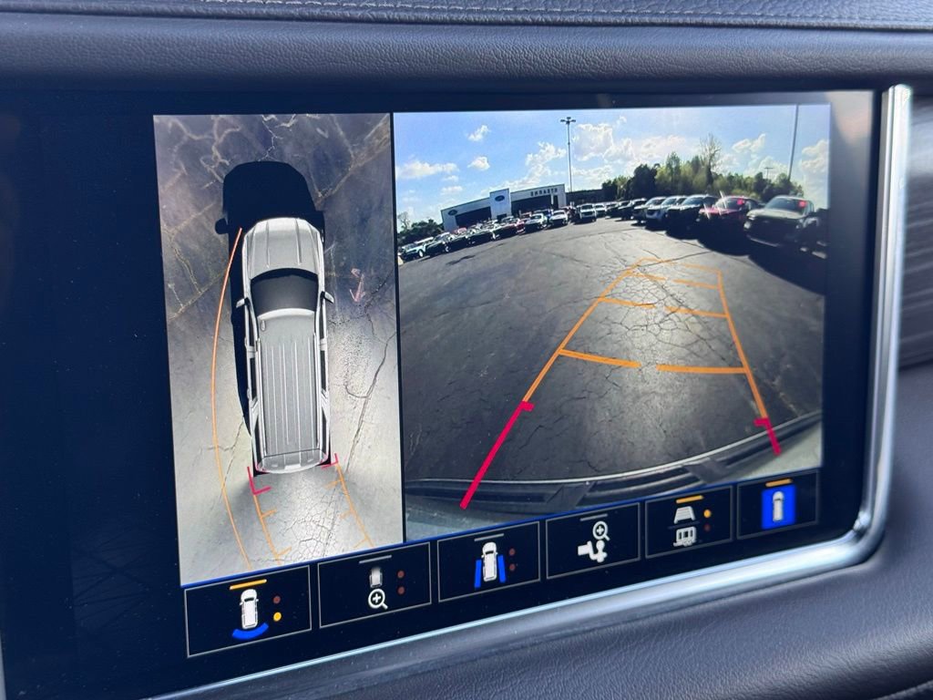 Used 2022 GMC Yukon XL Denali w/ Denali Premium Package image 12