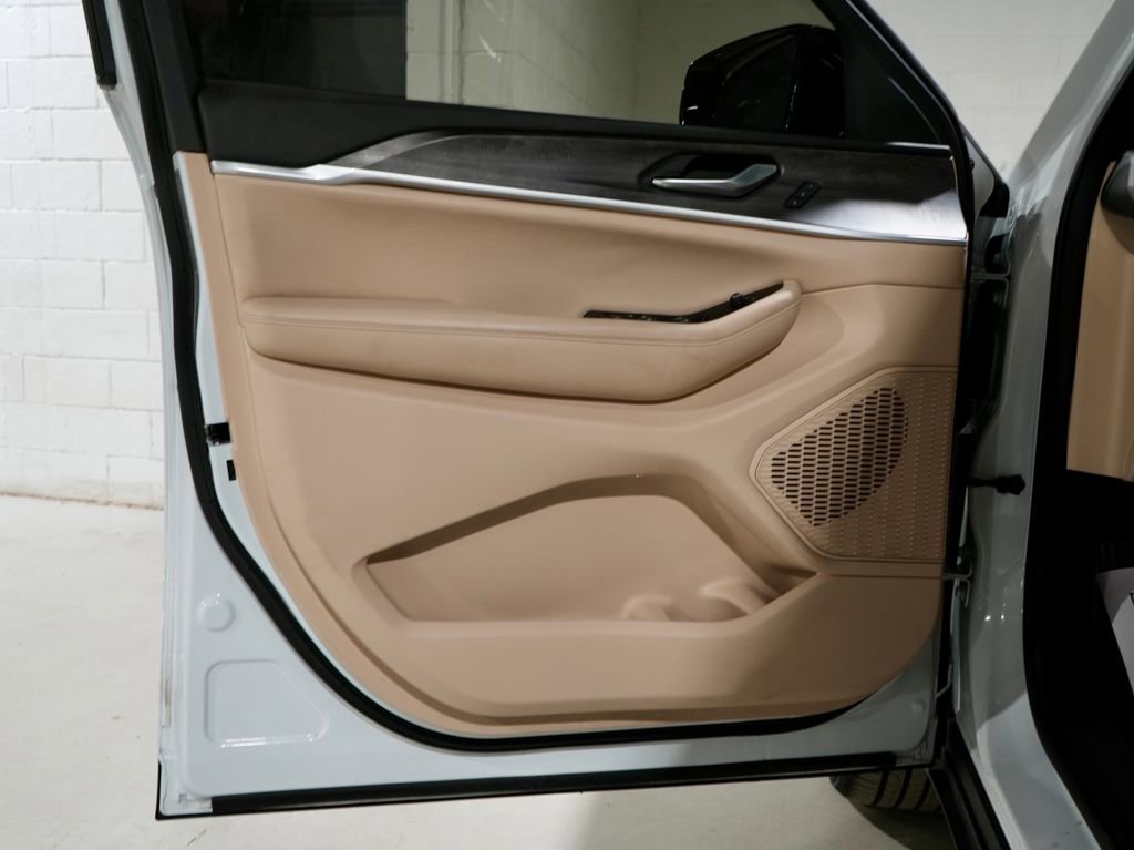 Used 2023 Jeep Grand Cherokee L Limited w/ Black Appearance Package image 26