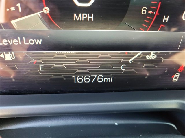 Used 2025 GMC Acadia Elevation image 30