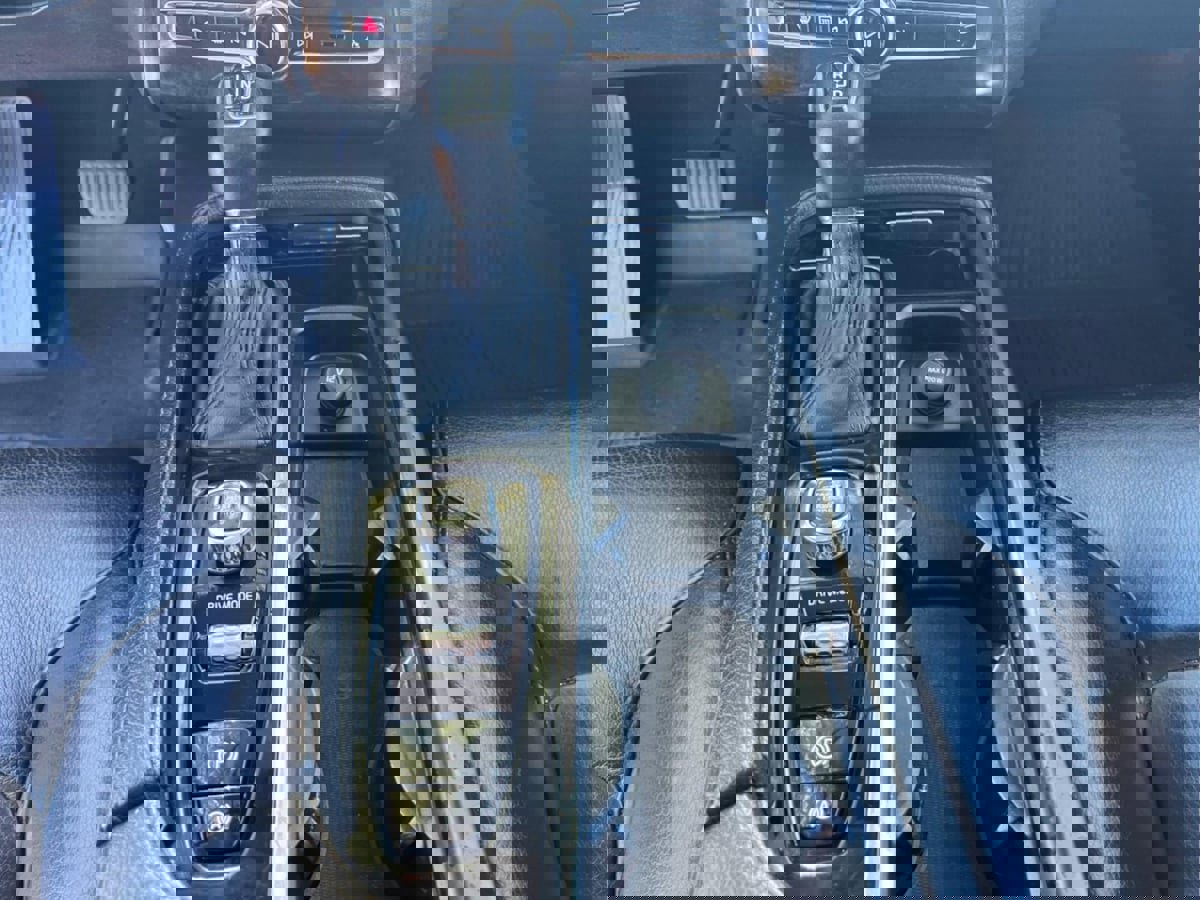 Used 2018 Volvo XC90 T6 Momentum w/ Convenience Package image 18