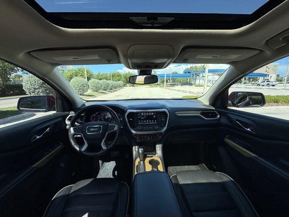 Used 2018 GMC Acadia Denali w/ Technology Package FWD image 12