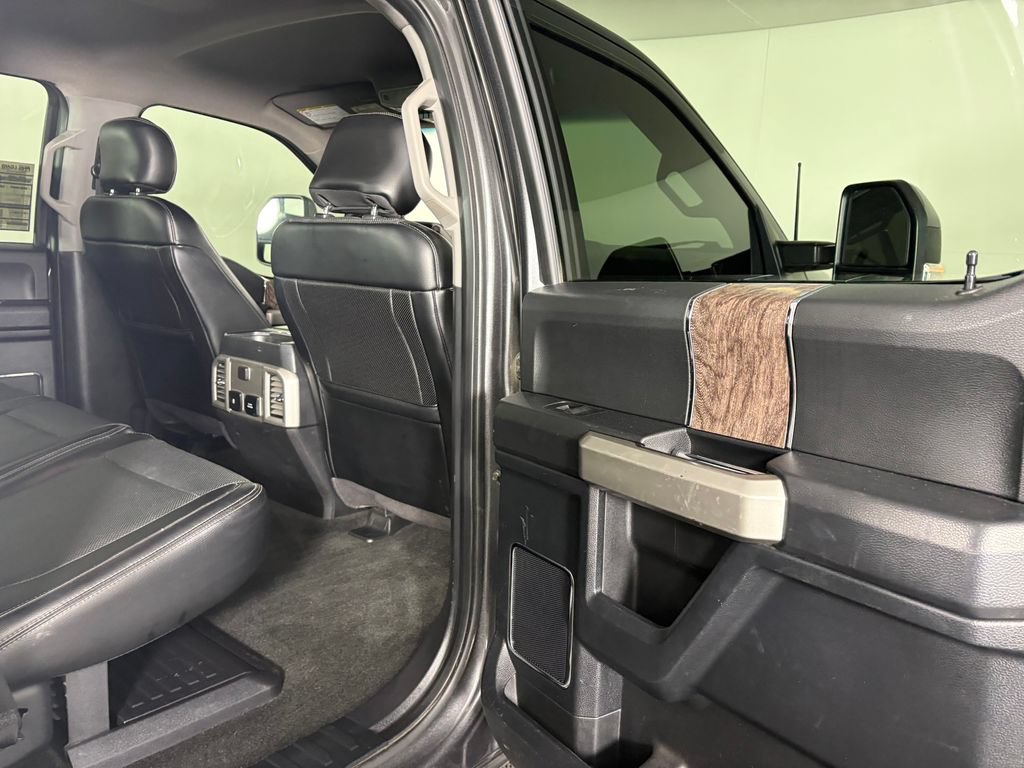 Used 2017 Ford F250 Lariat w/ Lariat Value Package AWD/4WD image 26