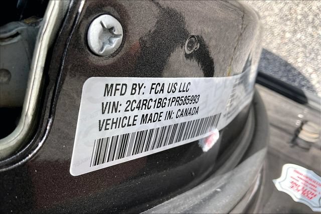 Used 2023 Chrysler Pacifica Touring-L FWD image 19