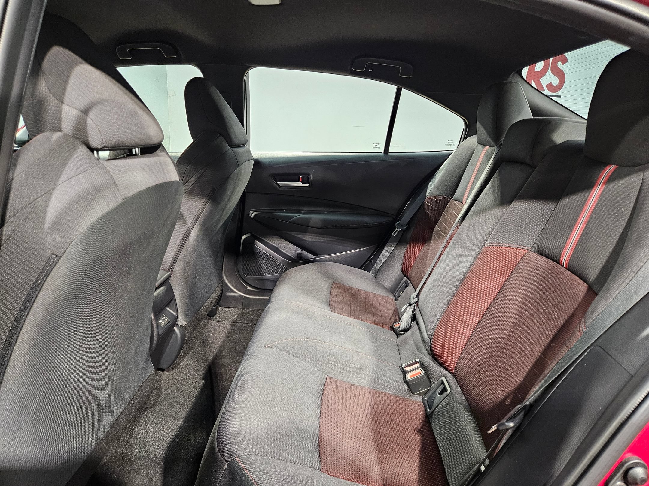 Used 2025 Toyota Corolla SE FWD image 35