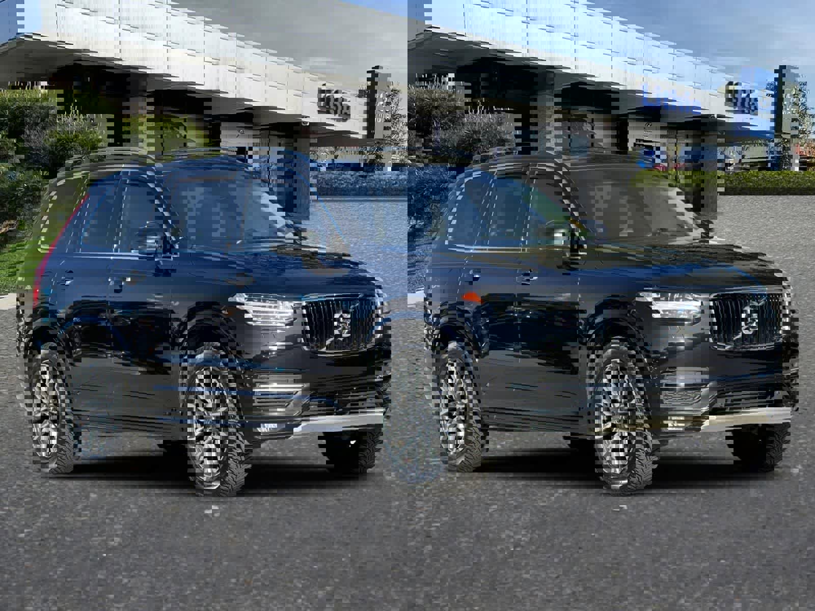 Used 2017 Volvo XC90 T6 Momentum w/ Vision Package image 10