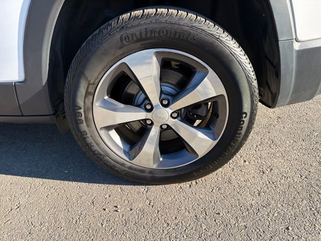Used 2019 Jeep Cherokee Limited image 32