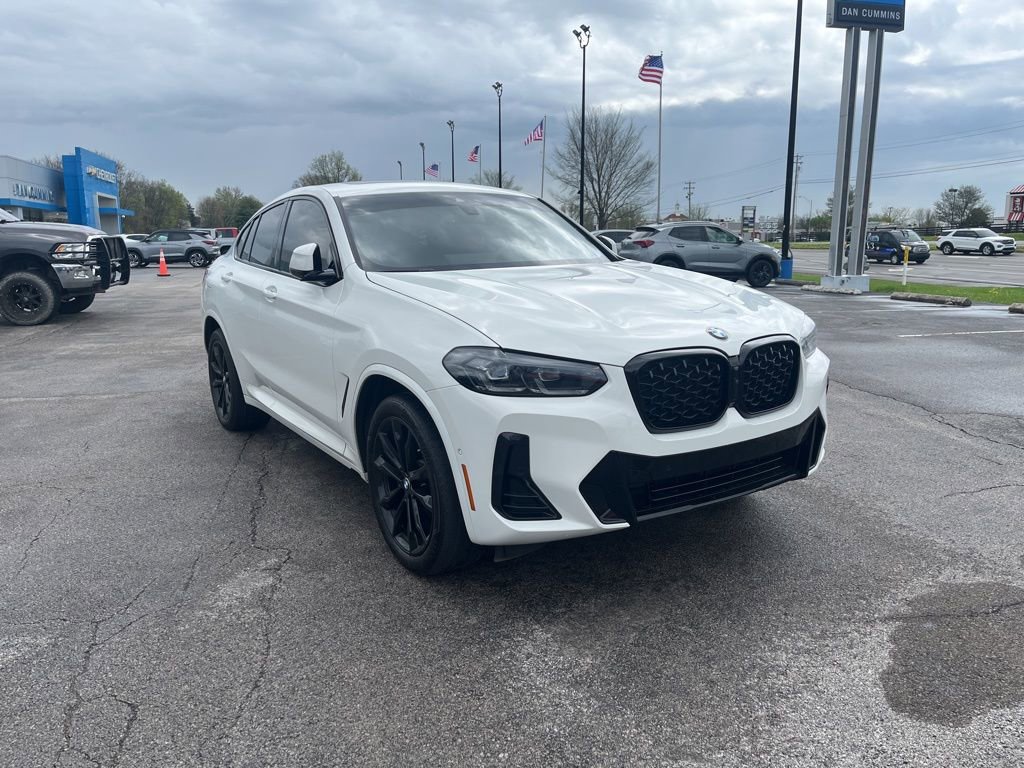 Used 2025 BMW X4 xDrive30i w/ Premium Package image 2