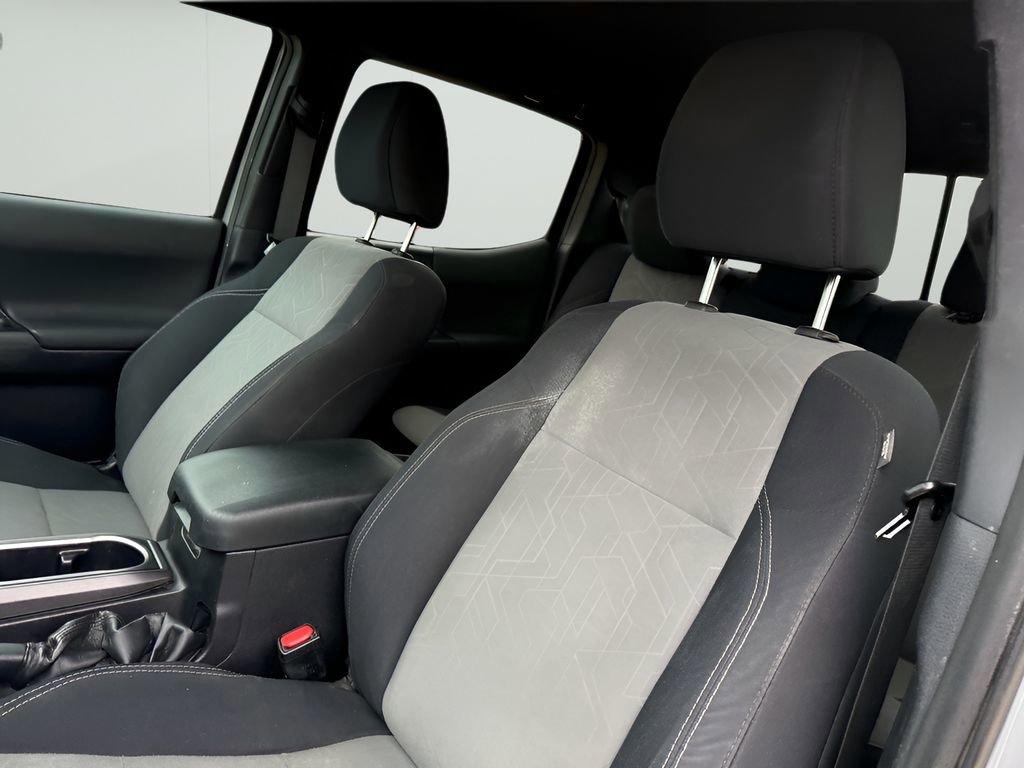Used 2021 Toyota Tacoma TRD Sport w/ Technology Package image 11