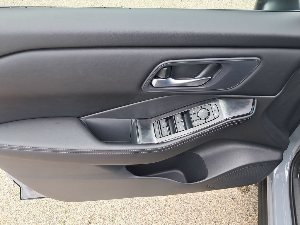 New 2026 Nissan Rogue SV w/ Cold Weather Package AWD/4WD image 11