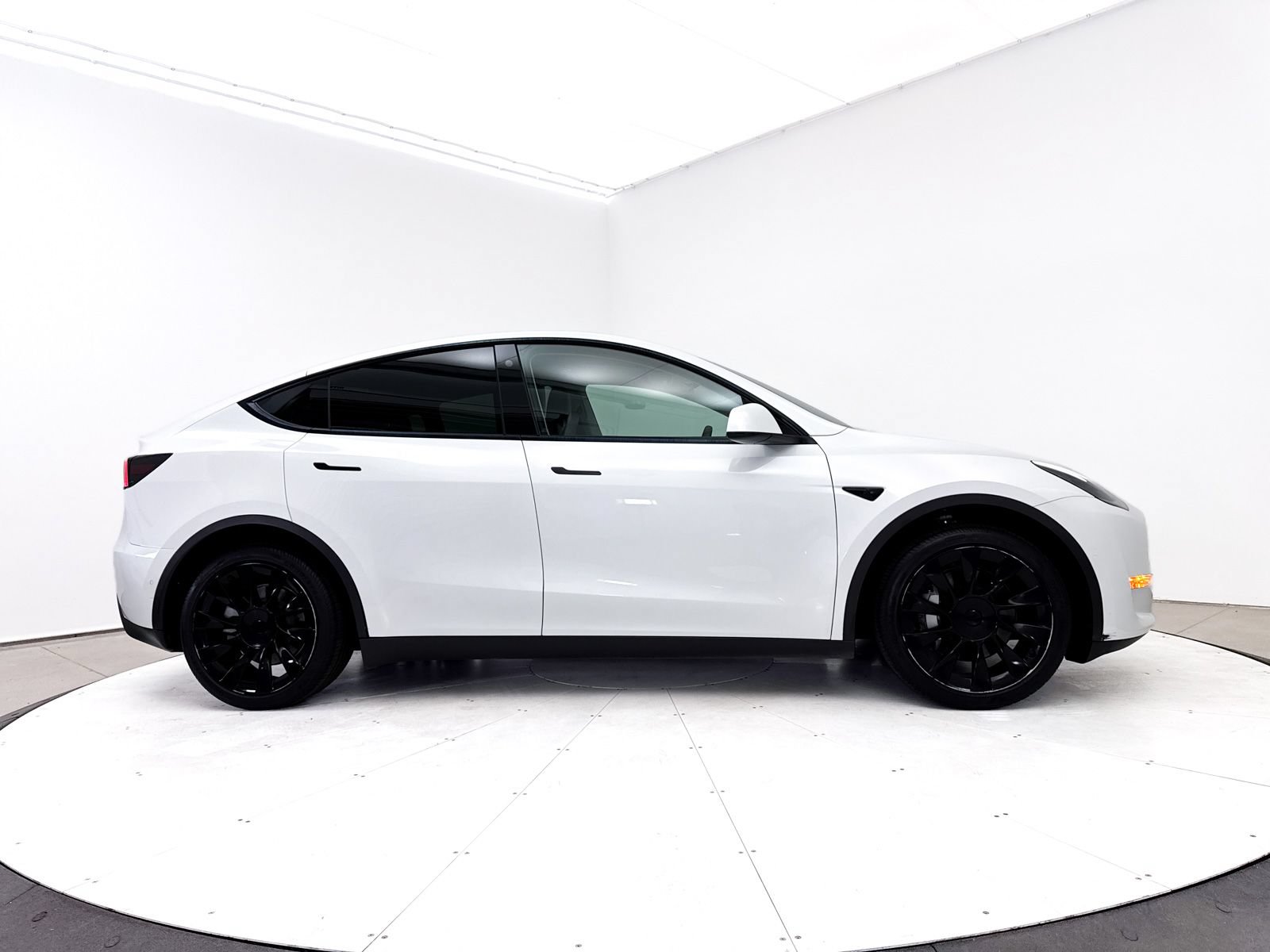 Used 2022 Tesla Model Y Long Range AWD/4WD image 40