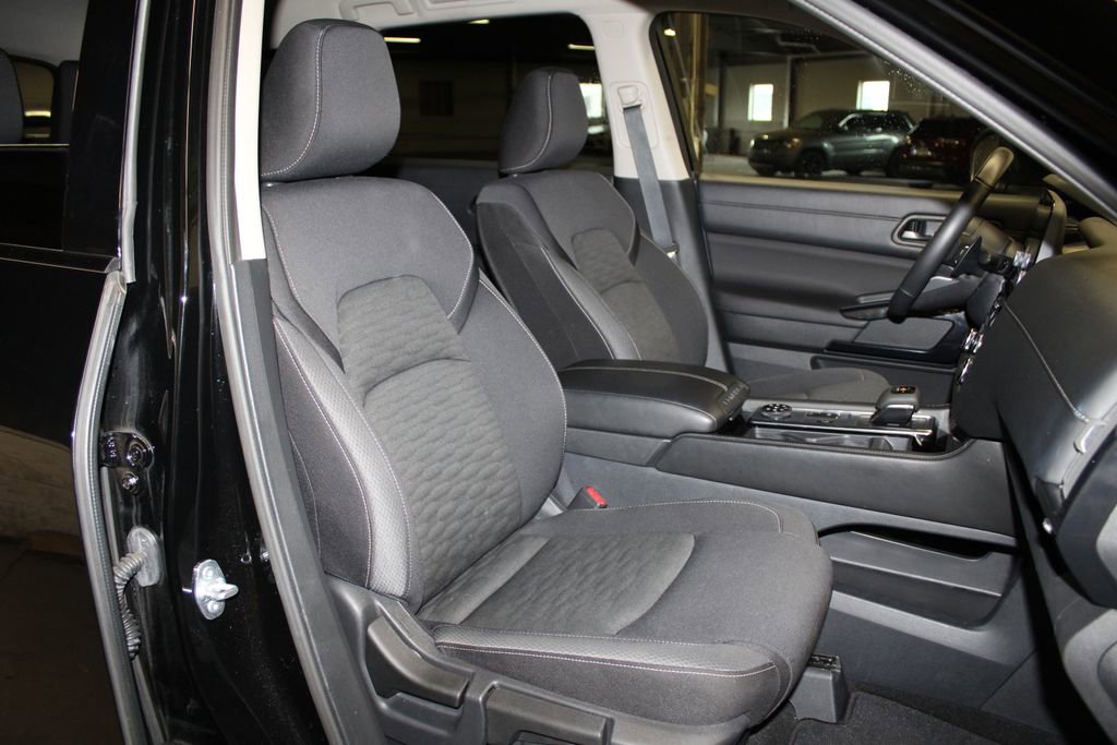 Used 2025 Nissan Pathfinder SV AWD/4WD image 34