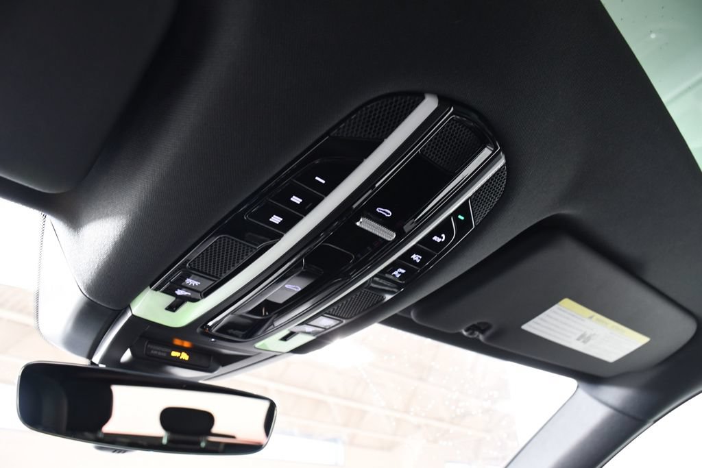 Used 2022 Porsche Cayenne Platinum Edition AWD/4WD image 33