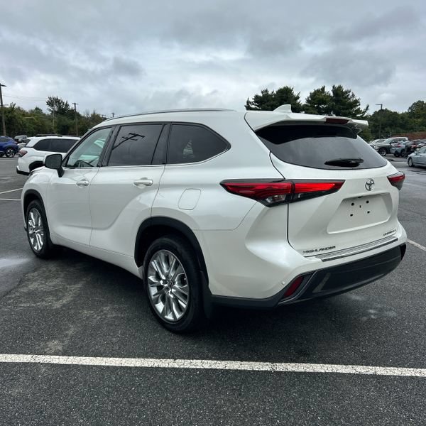 Used 2020 Toyota Highlander Limited AWD/4WD image 2