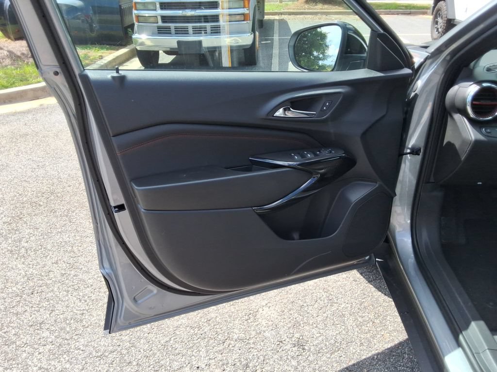 New 2026 Chevrolet Trax RS w/ Sunroof Package FWD image 19
