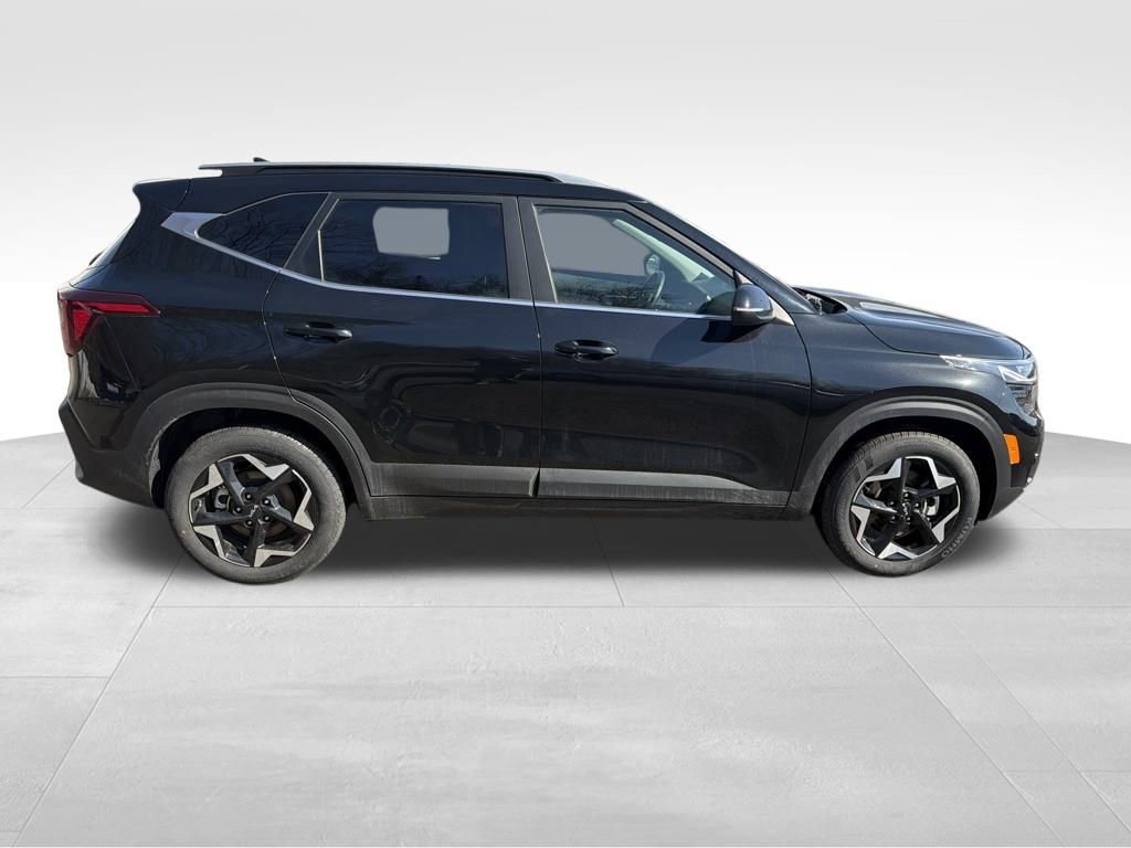 Used 2025 Kia Seltos EX w/ EX Sunroof Package image 10