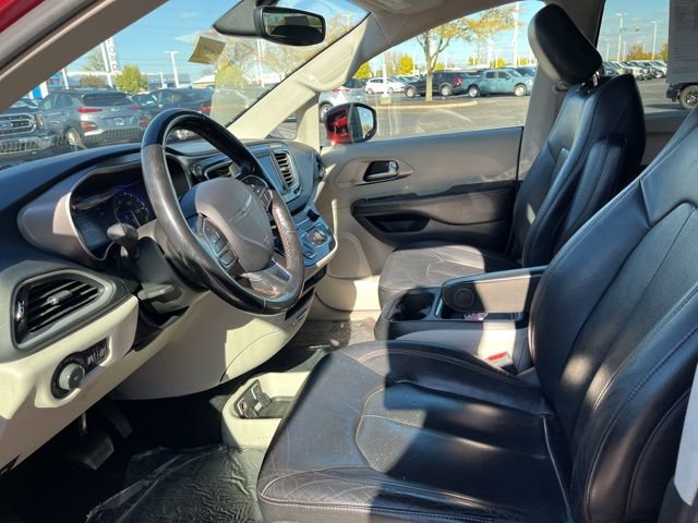 Used 2020 Chrysler Pacifica Touring-L image 21