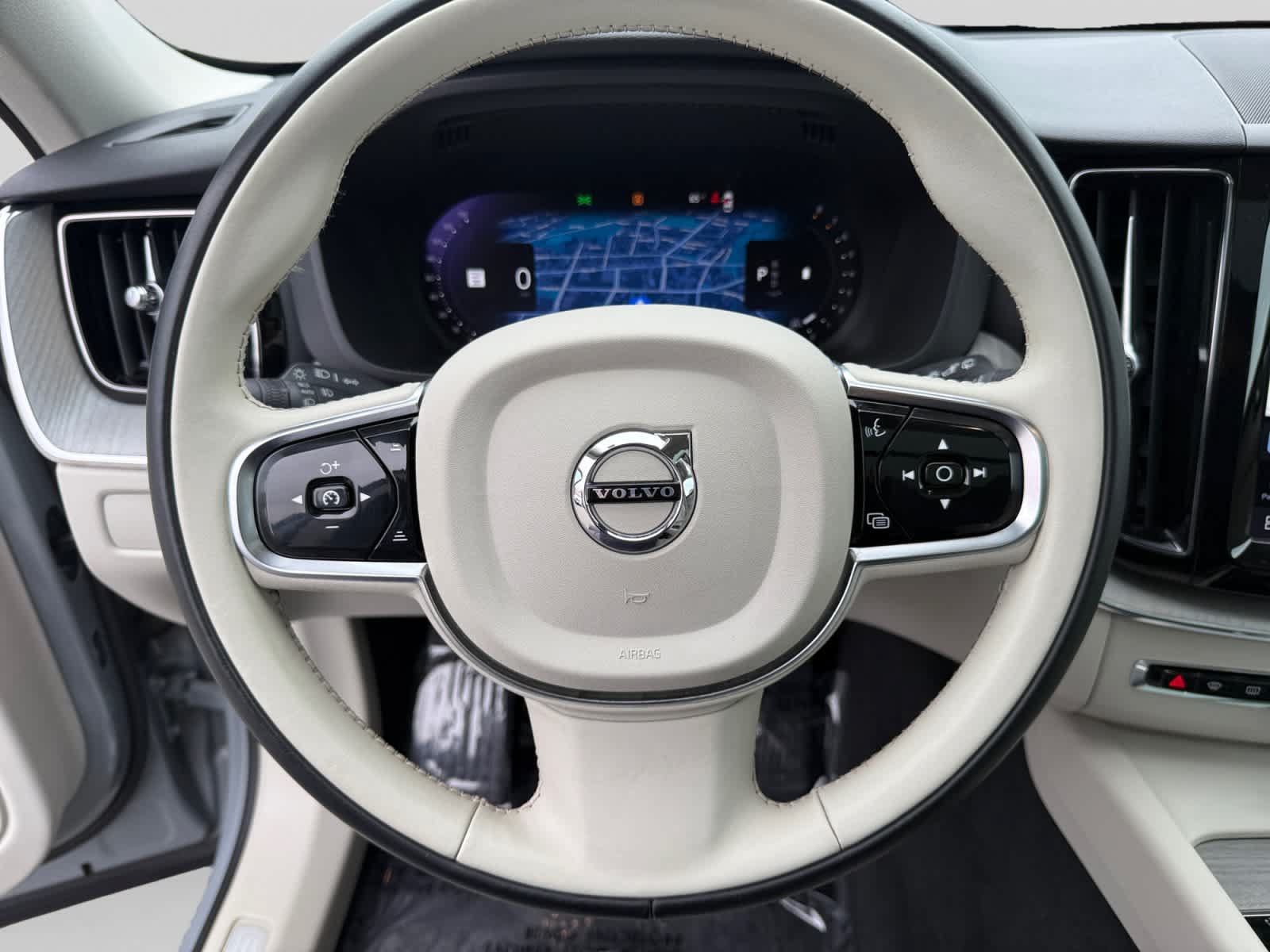 Used 2024 Volvo XC60 B5 Plus w/ Protection Package Premier AWD/4WD image 11
