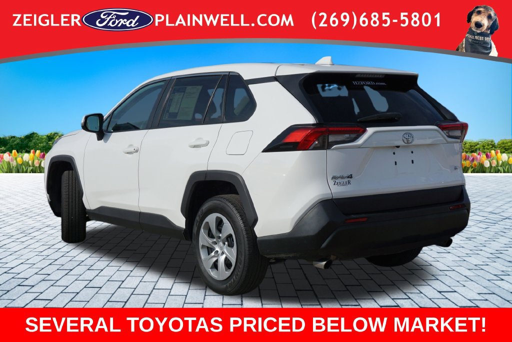 Used 2022 Toyota RAV4 LE w/ Carpet Mat Package (TMS) FWD image 3