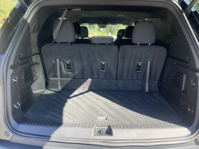 Certified 2026 Chevrolet Traverse LT w/ Driver Confidence Package FWD image 24
