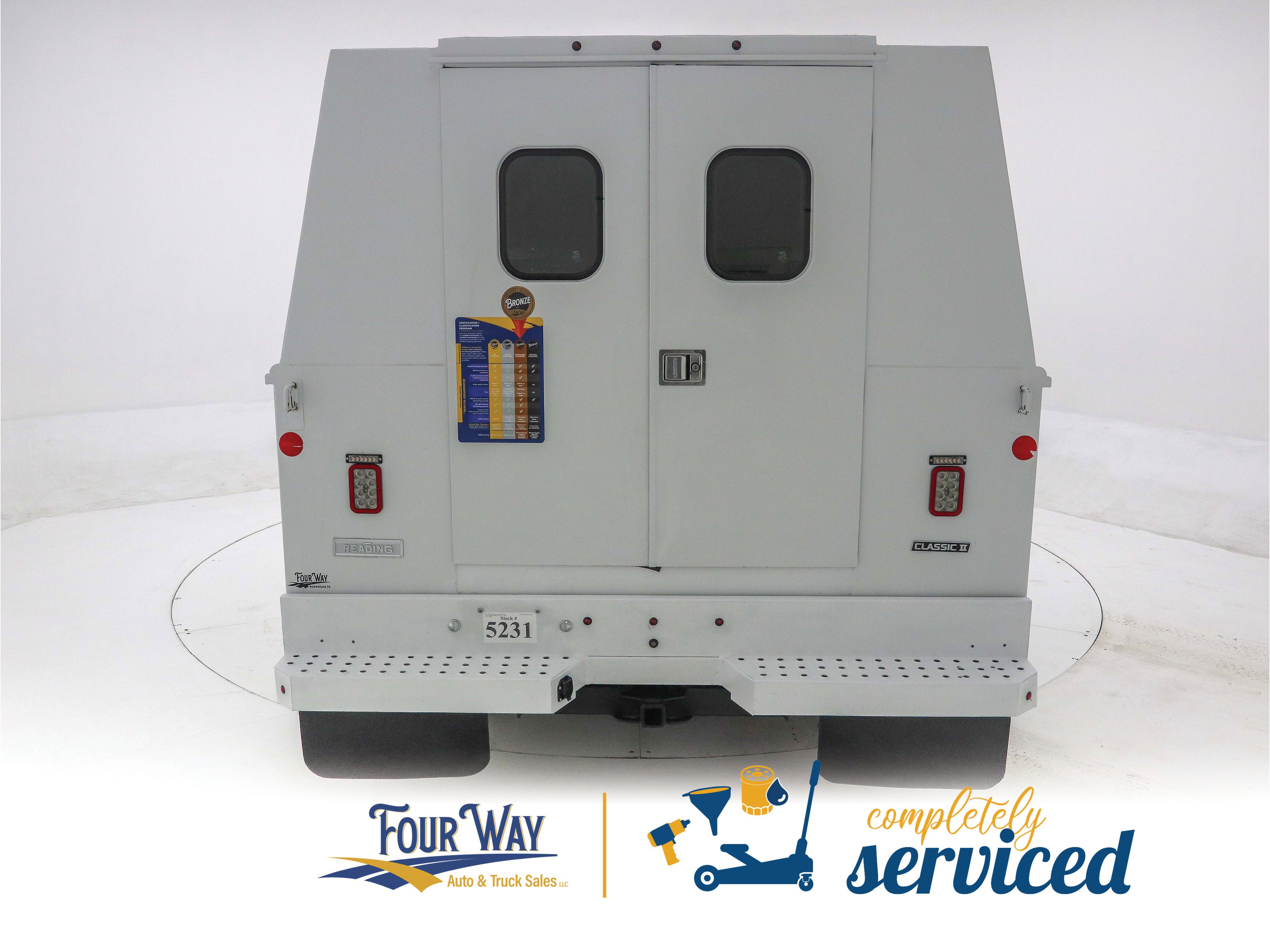 Used 2017 Ford F550 2WD Regular Cab Super Duty image 4