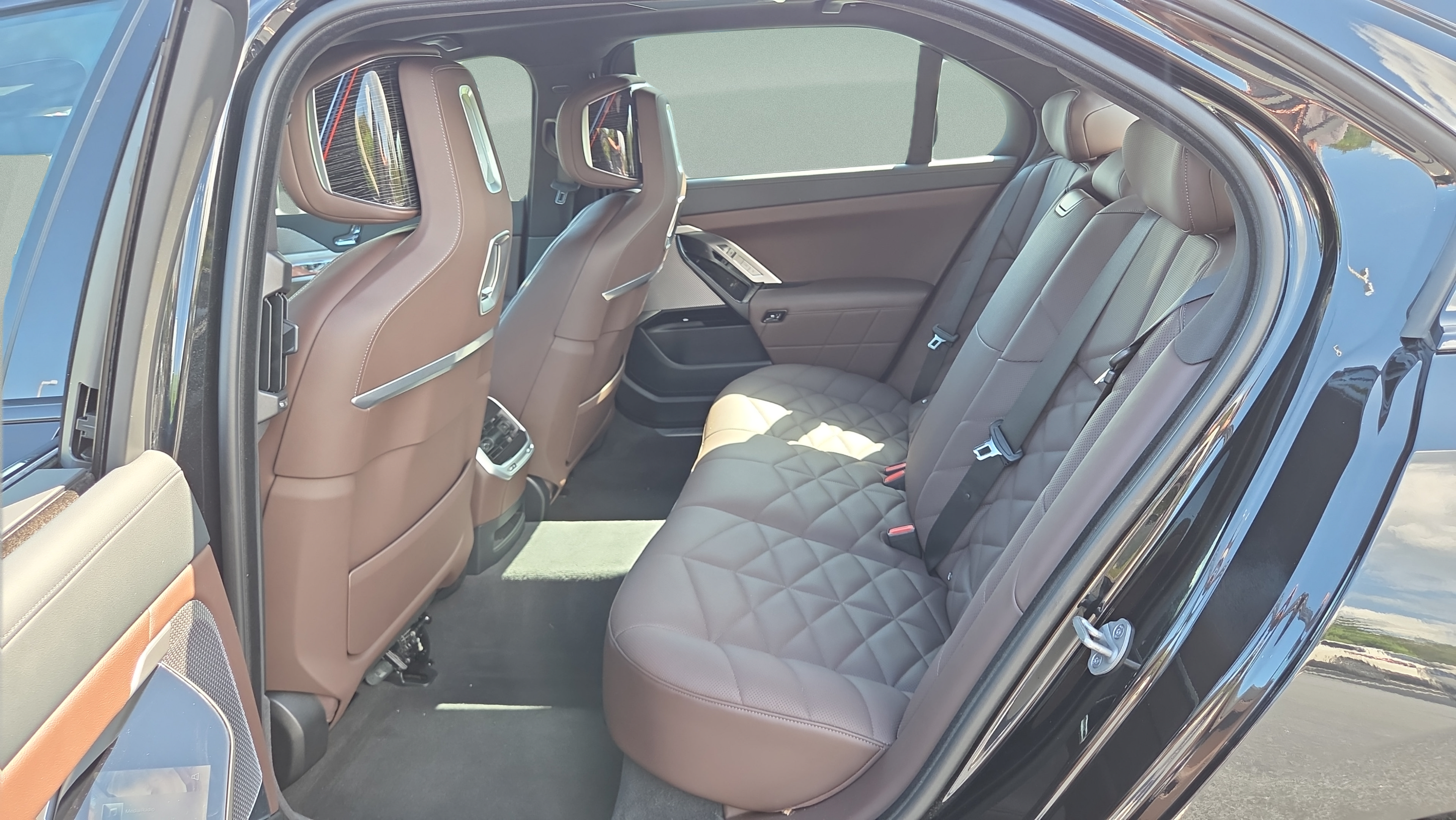 Used 2023 BMW 740i RWD image 10