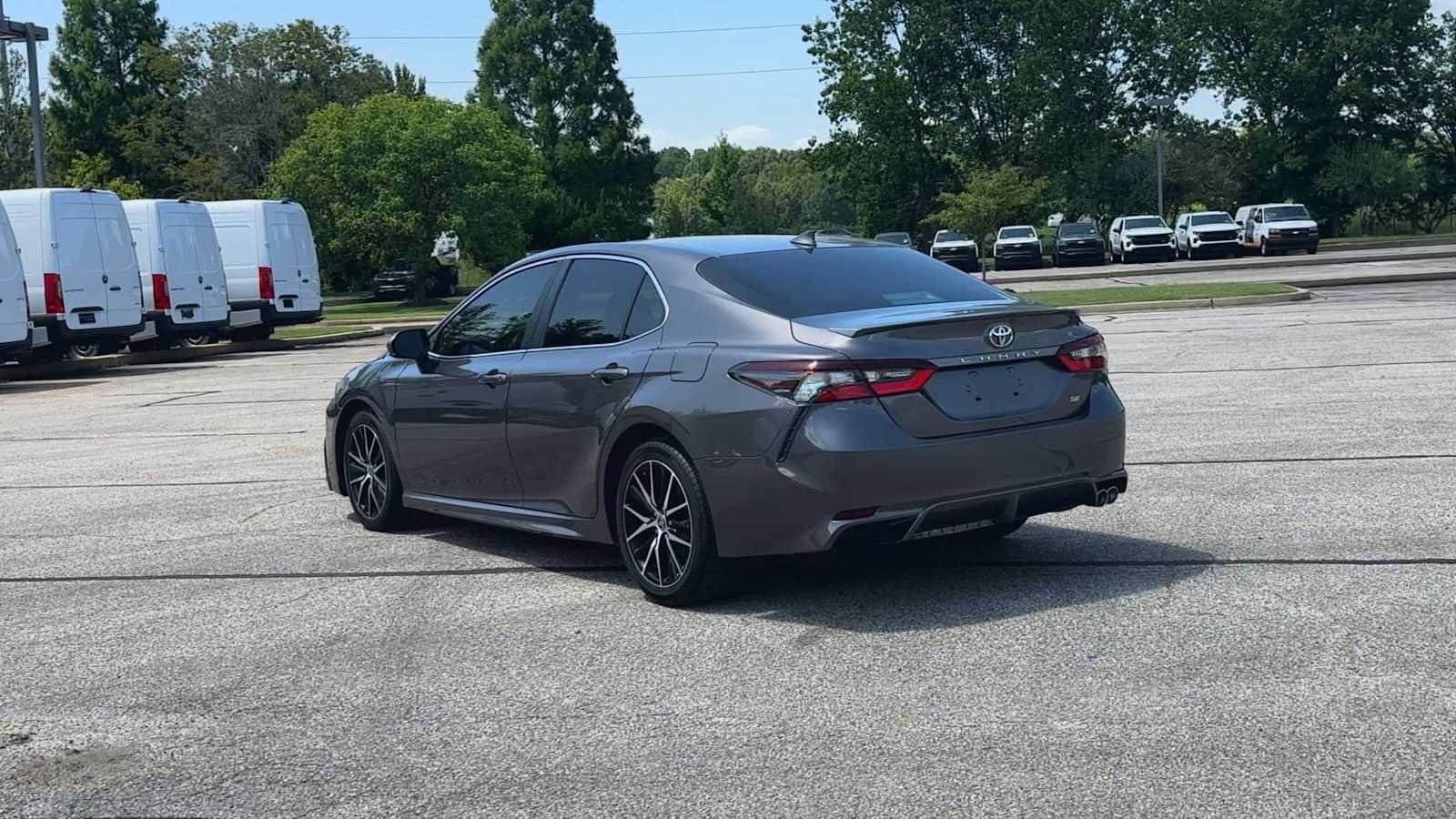 Used 2023 Toyota Camry SE FWD image 6