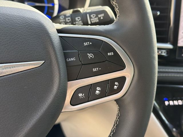 Used 2024 Chrysler Pacifica Limited FWD image 36