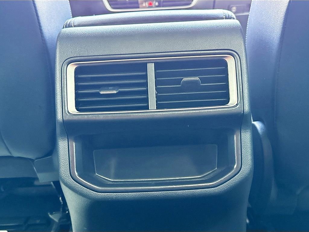 Used 2024 Volkswagen Atlas Cross Sport SE image 31