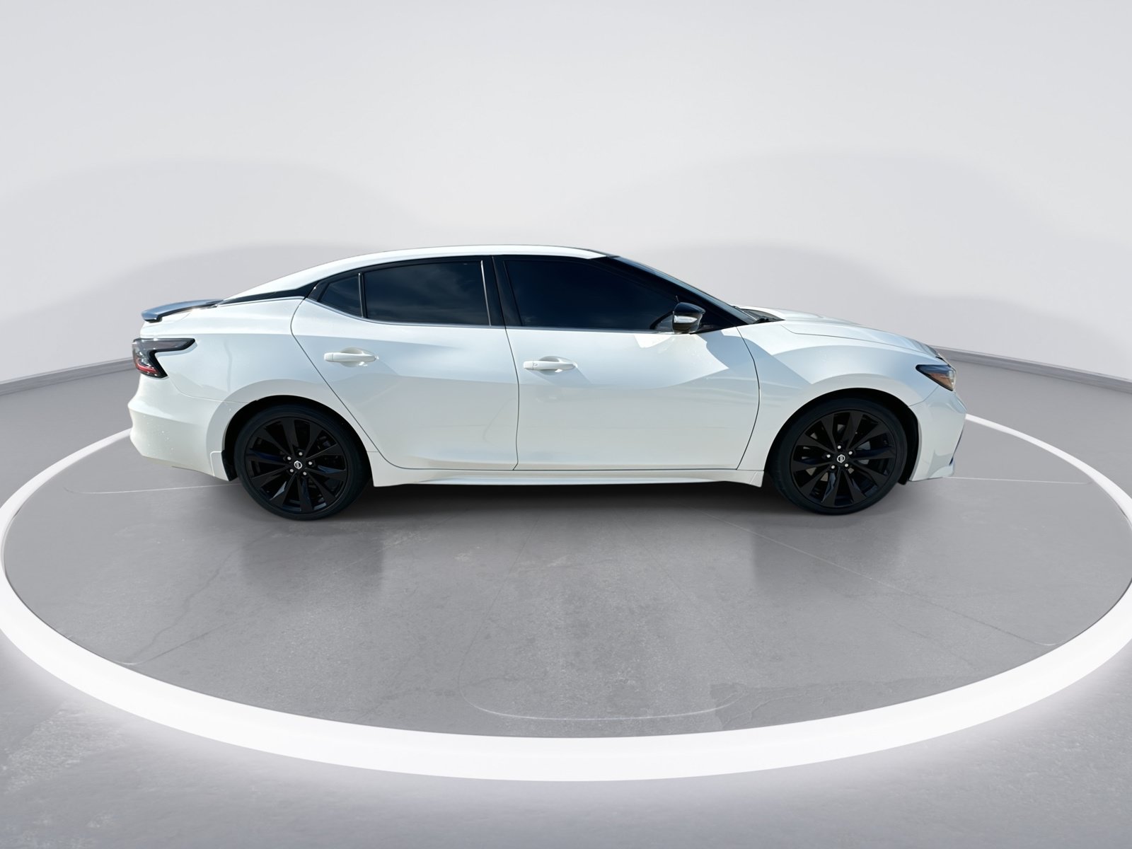 Used 2022 Nissan Maxima SR w/ Sport Mat Group FWD image 9