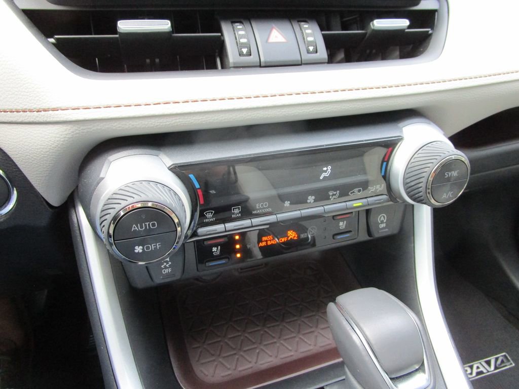 Used 2025 Toyota RAV4 Limited image 31