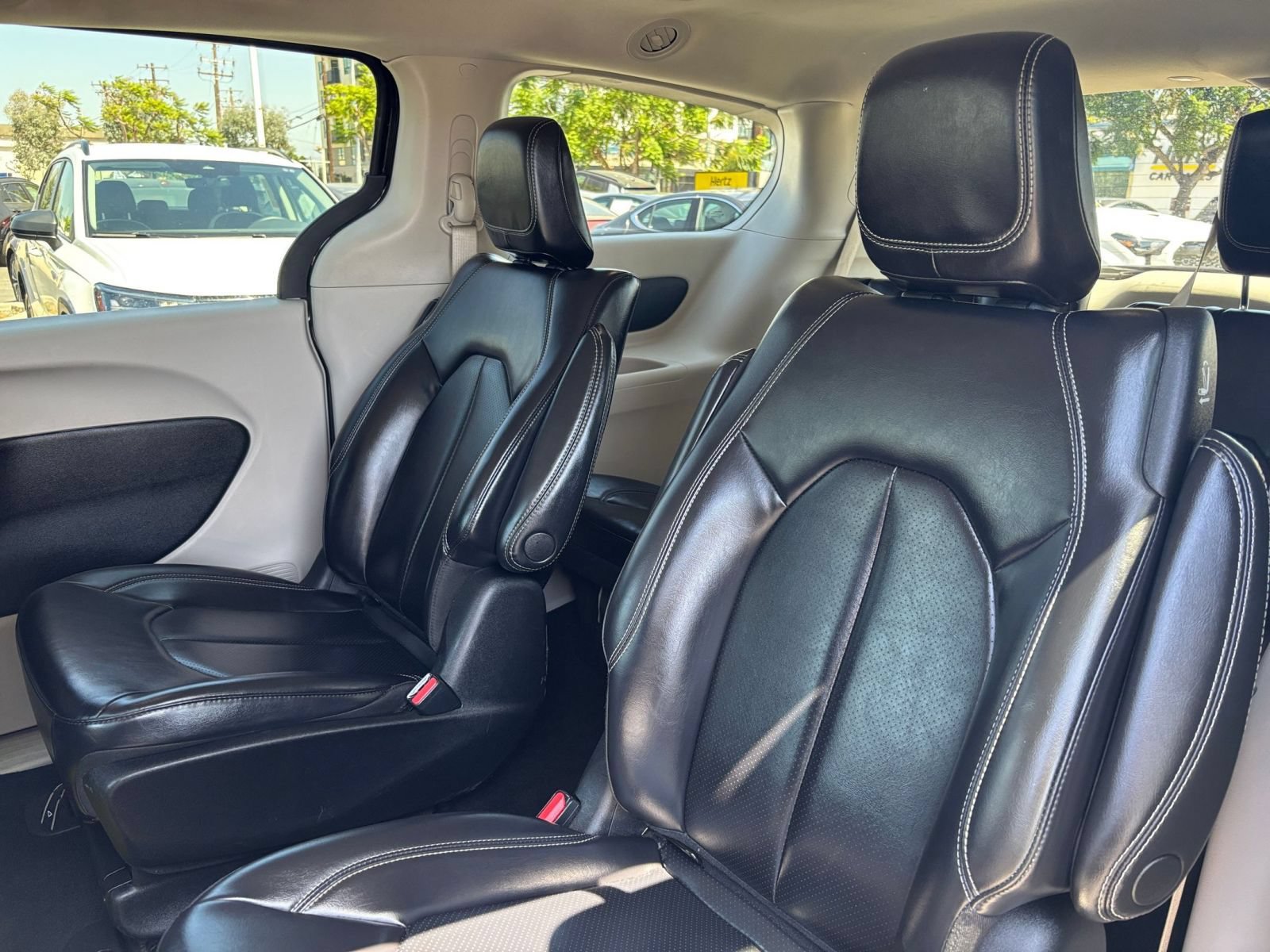 Used 2023 Chrysler Pacifica Touring-L FWD image 27