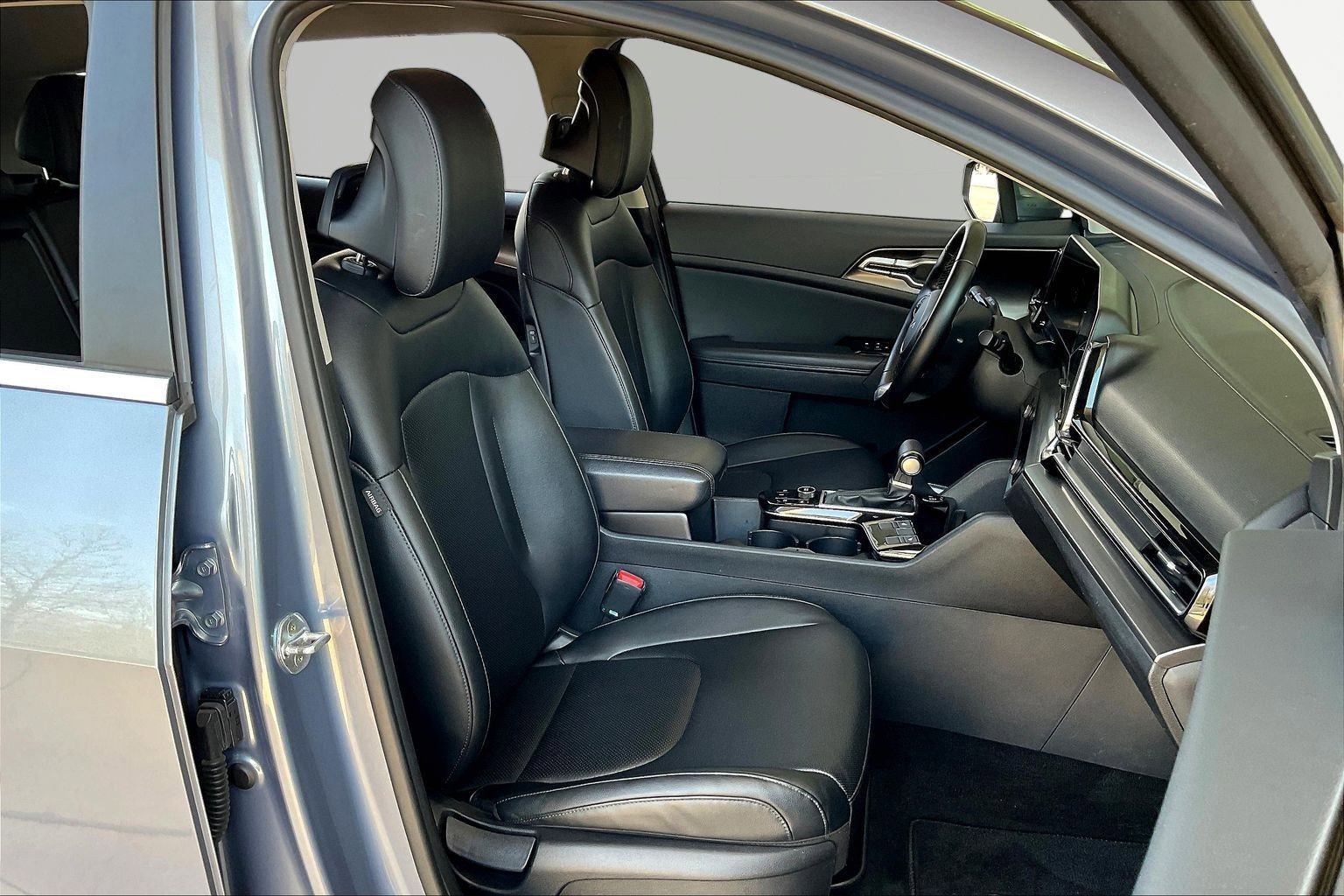 Used 2023 Kia Sportage EX image 28