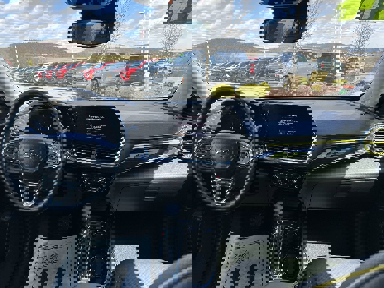 Used 2024 Chevrolet Trax ACTIV w/ Sunroof Package image 16