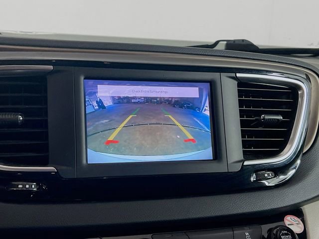 Used 2022 Chrysler Voyager LX image 13