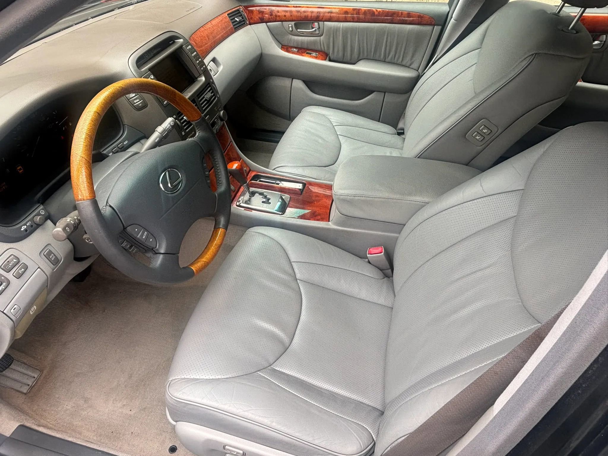 Used 2004 Lexus LS 430 RWD image 16