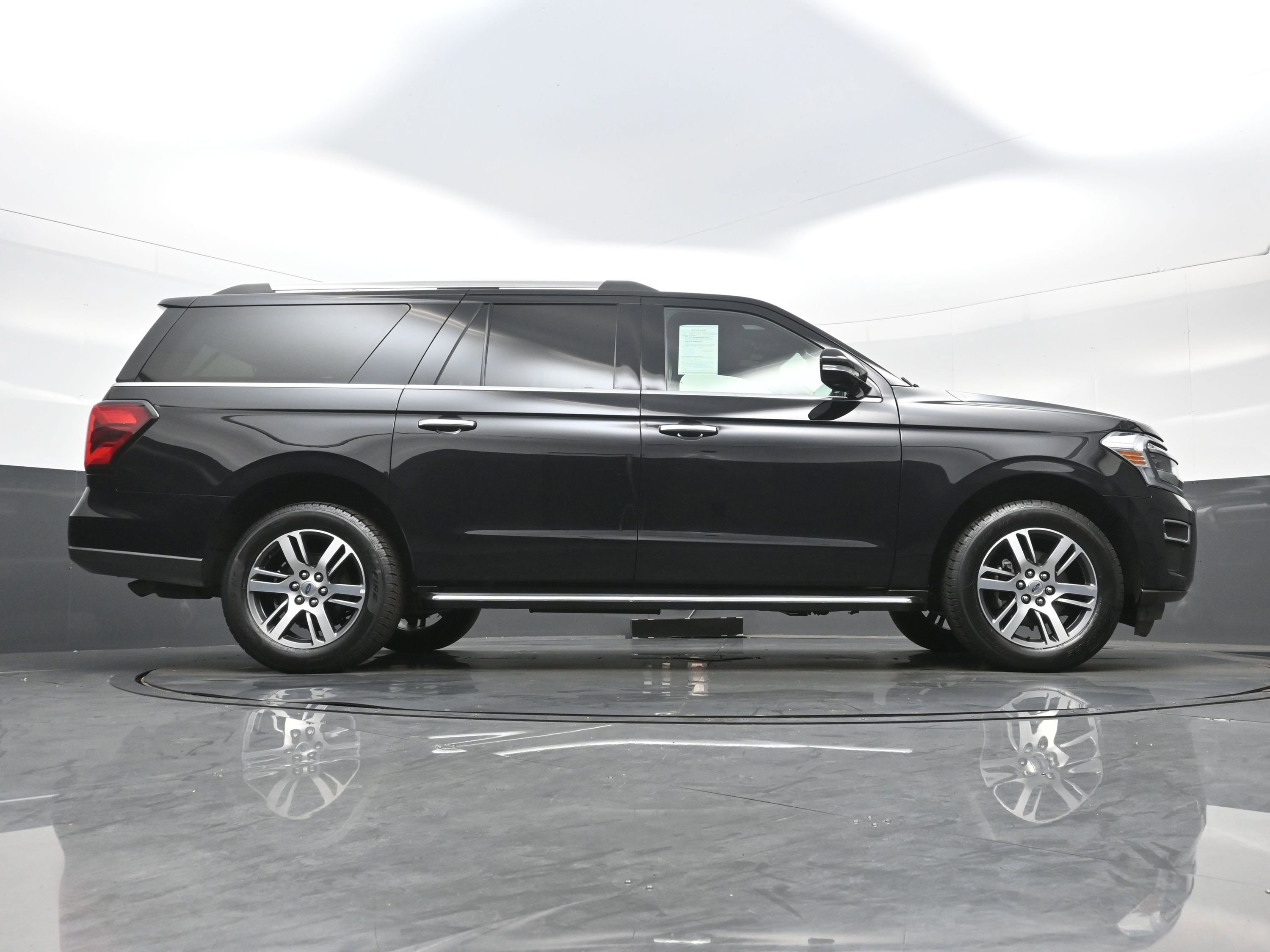 Used 2022 Ford Expedition Max Limited image 35